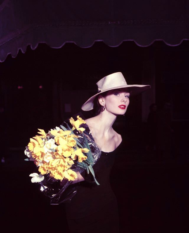 Suzy Parker with daffodils, 1953