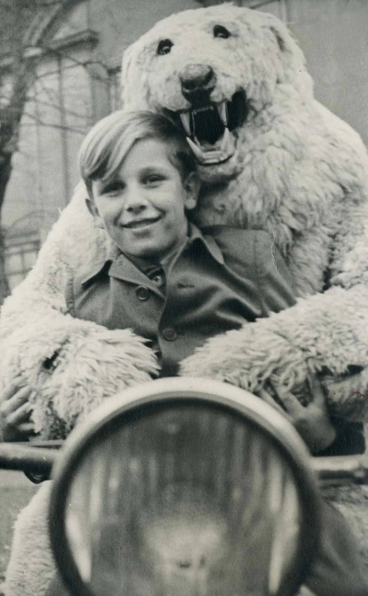 Fascinating Photos of Germans Posing with the Polar Bear Mascots, 1920-1970