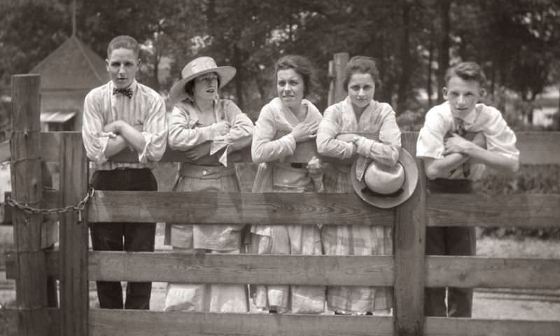 Spectacular Group Photos from the Early 20th Century