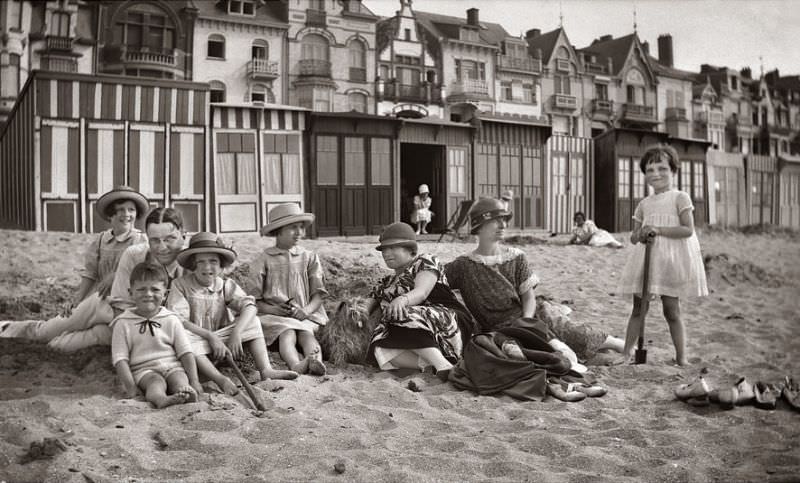 Spectacular Group Photos from the Early 20th Century