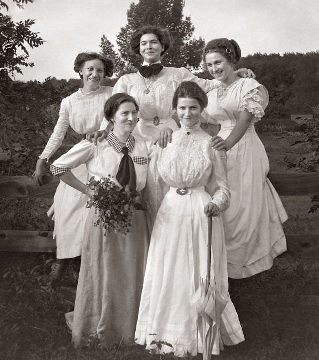 Spectacular Group Photos from the Early 20th Century