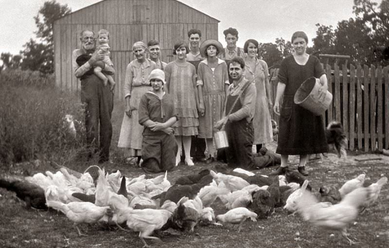 Spectacular Group Photos from the Early 20th Century