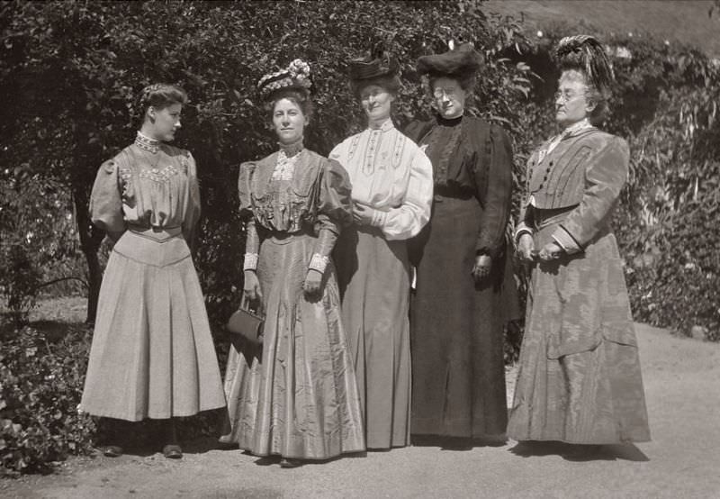 Spectacular Group Photos from the Early 20th Century