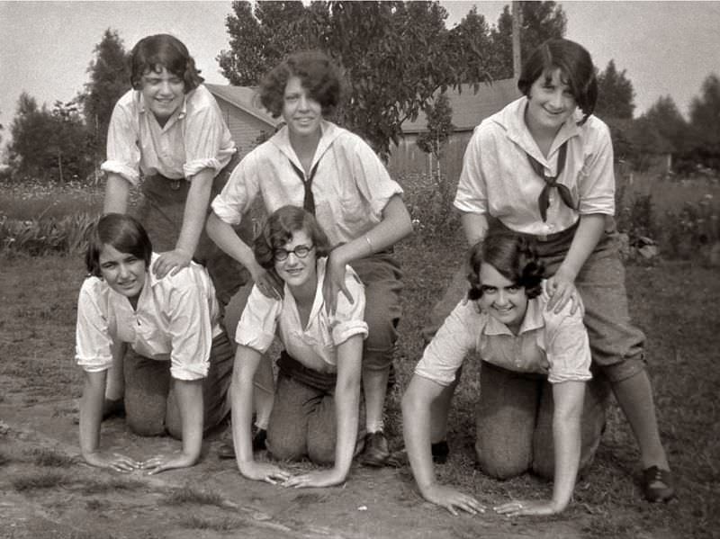 Spectacular Group Photos from the Early 20th Century