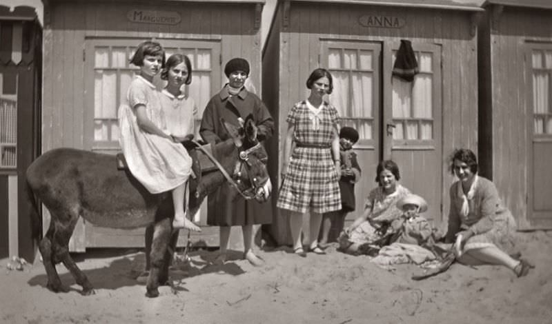 Spectacular Group Photos from the Early 20th Century