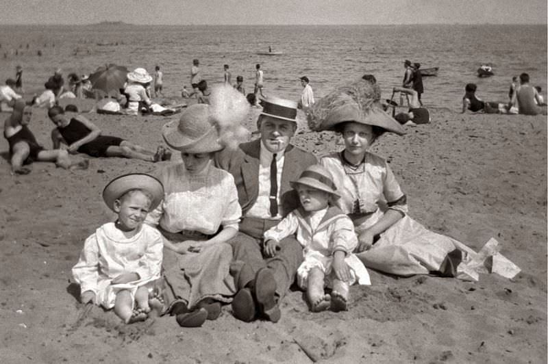 Spectacular Group Photos from the Early 20th Century