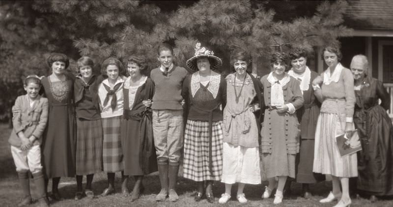 Spectacular Group Photos from the Early 20th Century