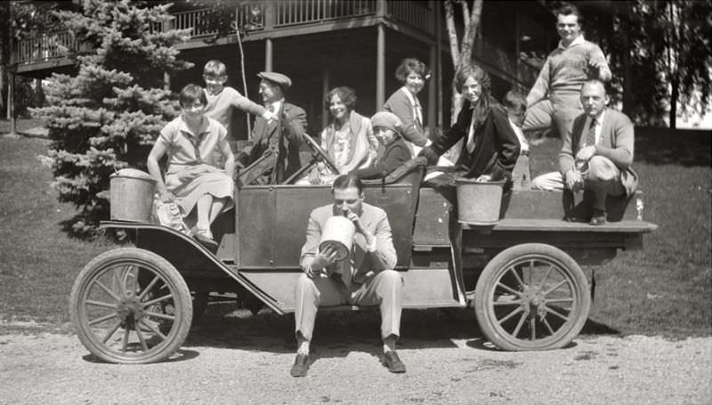 Spectacular Group Photos from the Early 20th Century