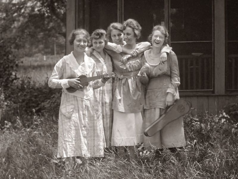 Spectacular Group Photos from the Early 20th Century