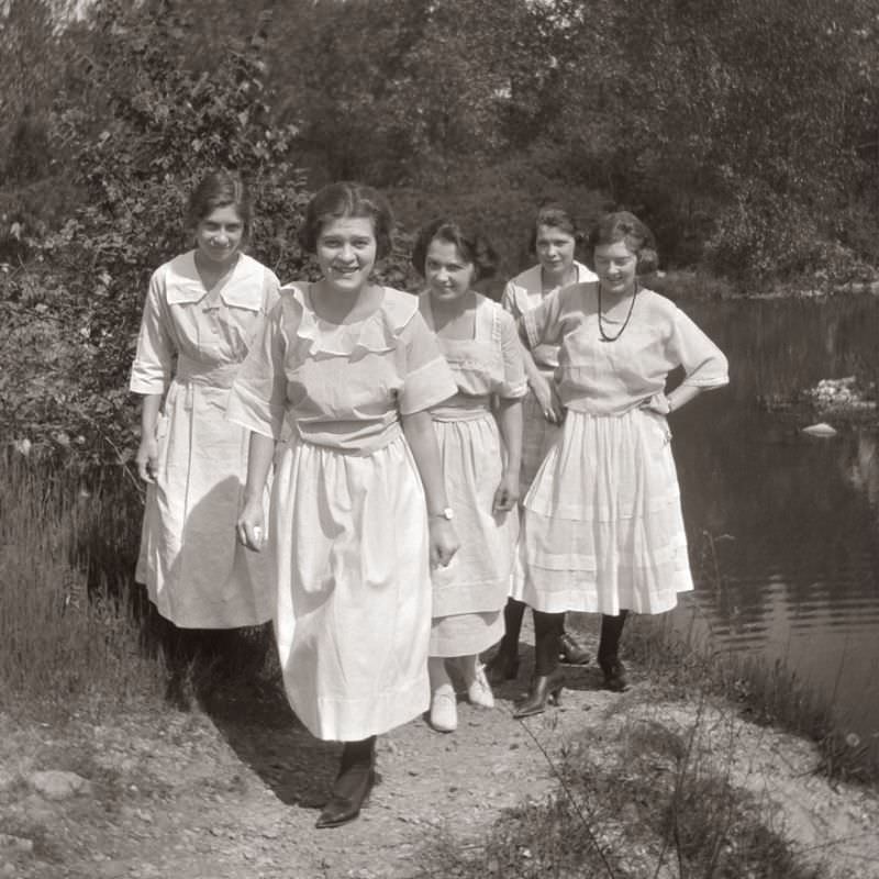 Spectacular Group Photos from the Early 20th Century