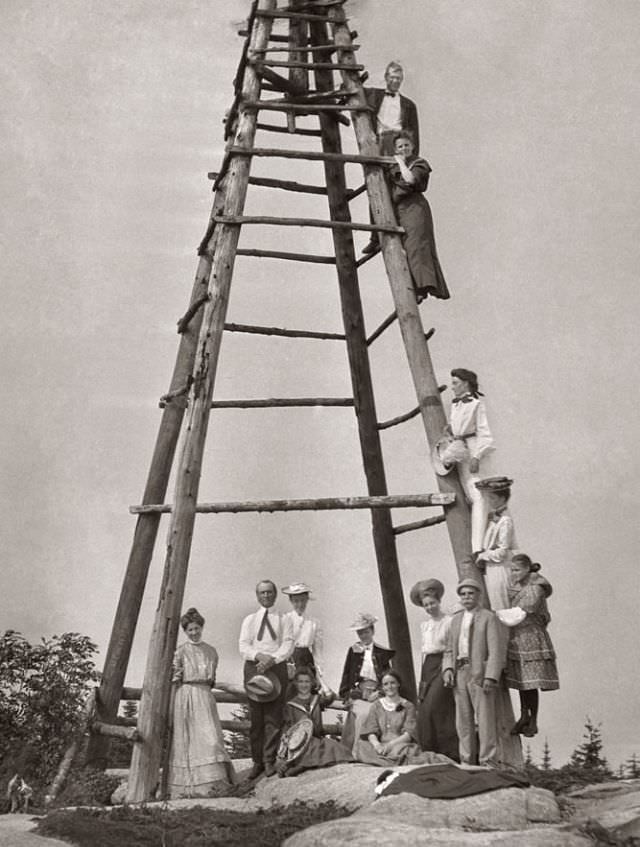 Spectacular Group Photos from the Early 20th Century