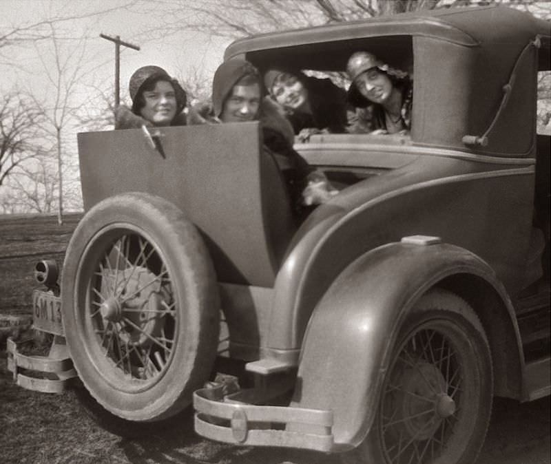 Spectacular Group Photos from the Early 20th Century