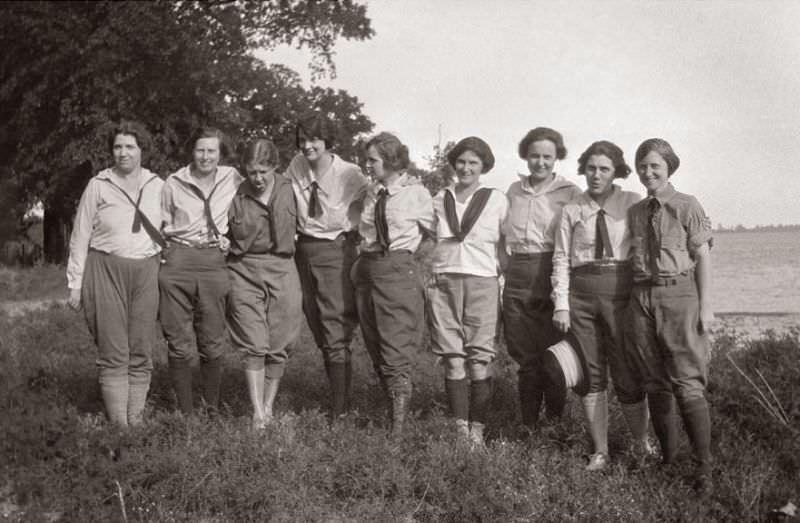 Spectacular Group Photos from the Early 20th Century