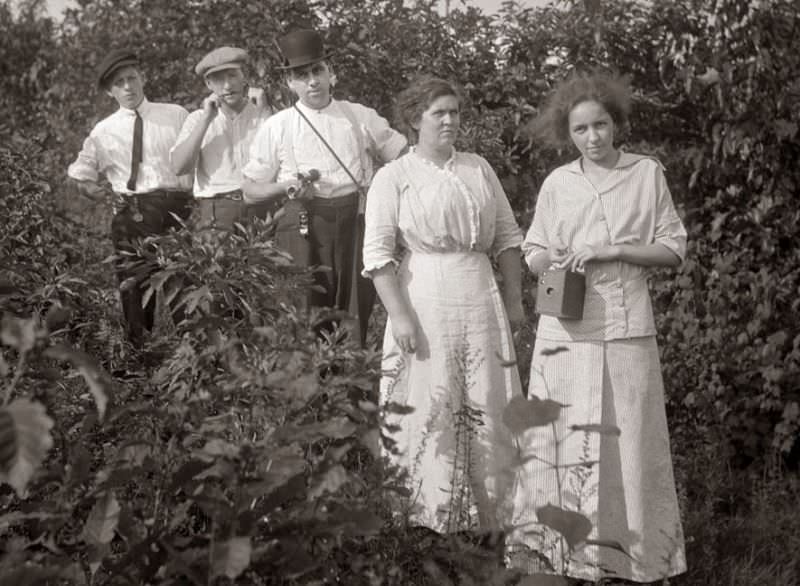 Spectacular Group Photos from the Early 20th Century