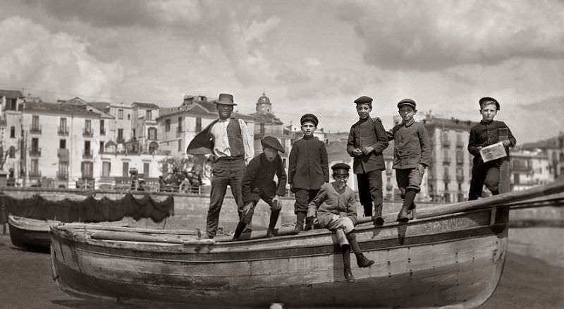 Spectacular Group Photos from the Early 20th Century