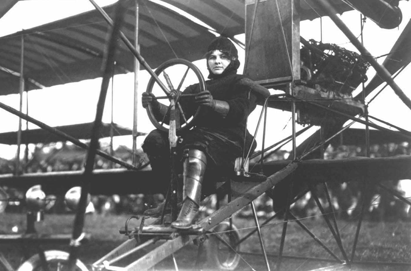 Historical Photos of the History's First Female Aviators, 1900-1930