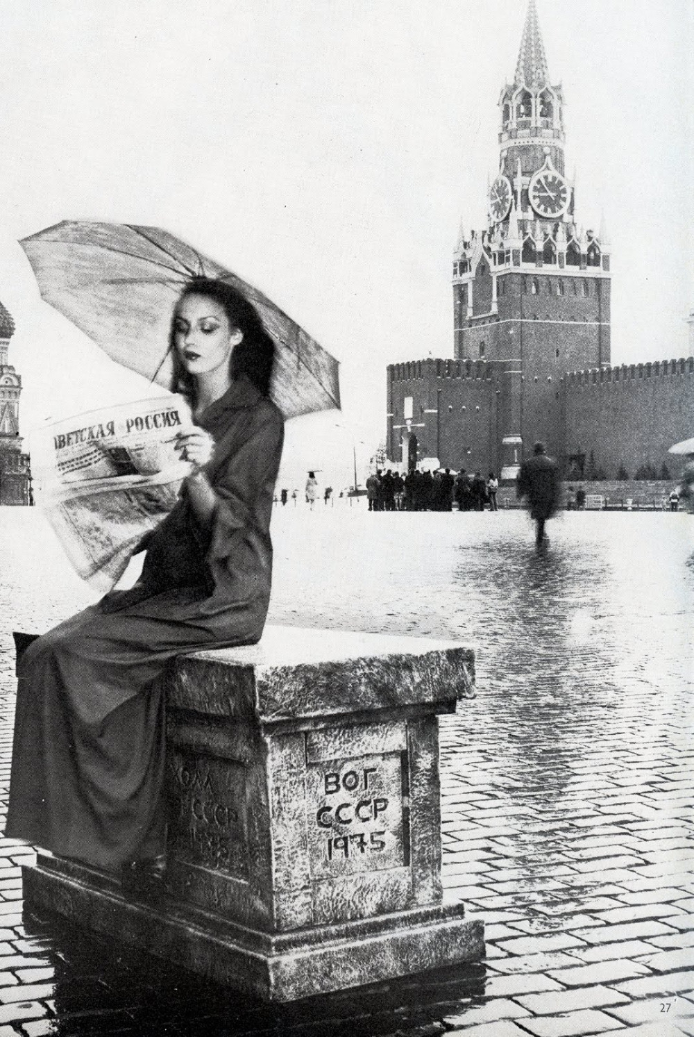 Gorgeous Photos of Jerry Hall captured by Norman Parkinson for British Vogue in 1975