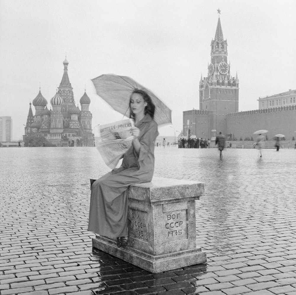 Gorgeous Photos of Jerry Hall captured by Norman Parkinson for British ...