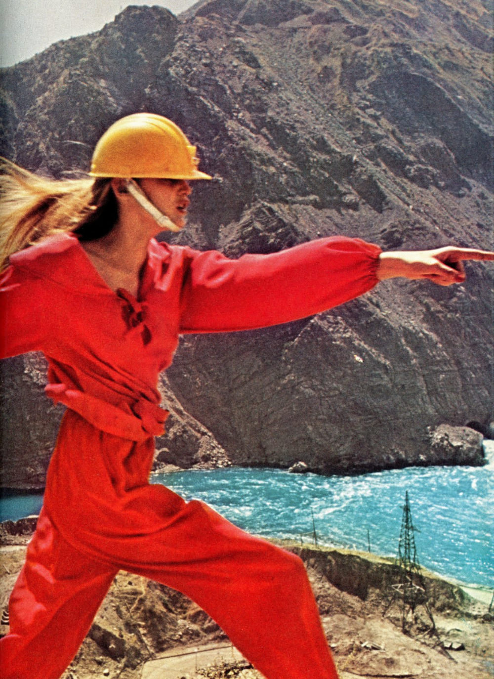 Gorgeous Photos of Jerry Hall captured by Norman Parkinson for British Vogue in 1975