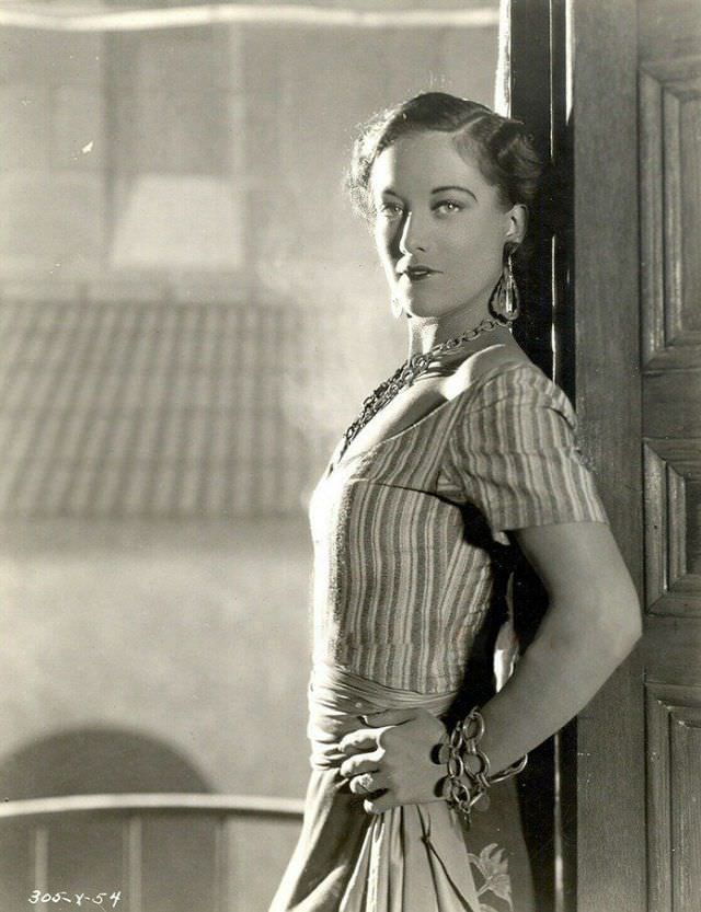 Gorgeous Photos of Beautiful Joan Crawford during the filming of 'The Unknown (1927)