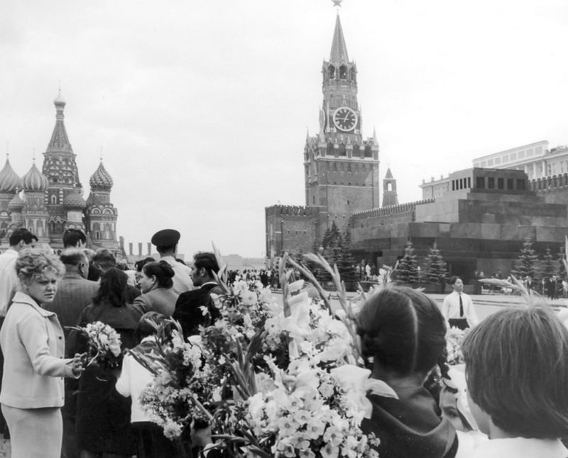 Stunning Vintage Photos of Life in Moscow in 1965