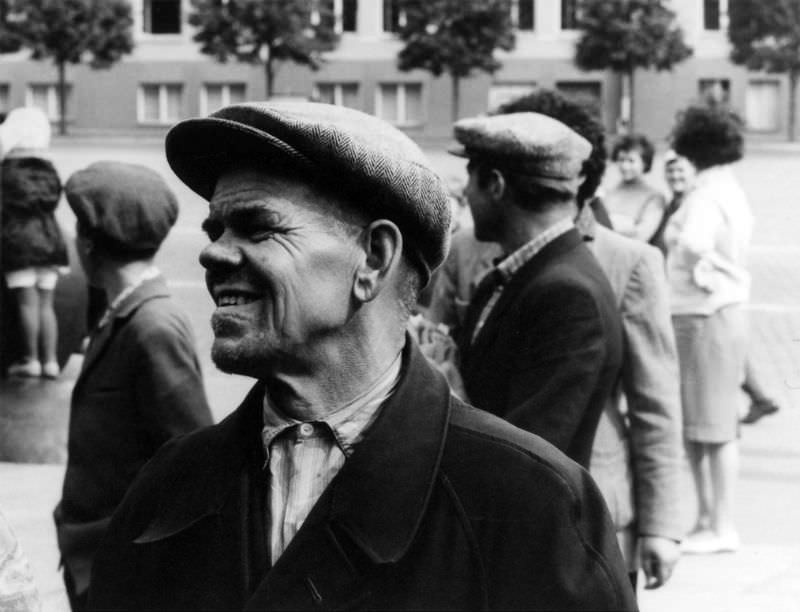 Stunning Vintage Photos of Life in Moscow in 1965