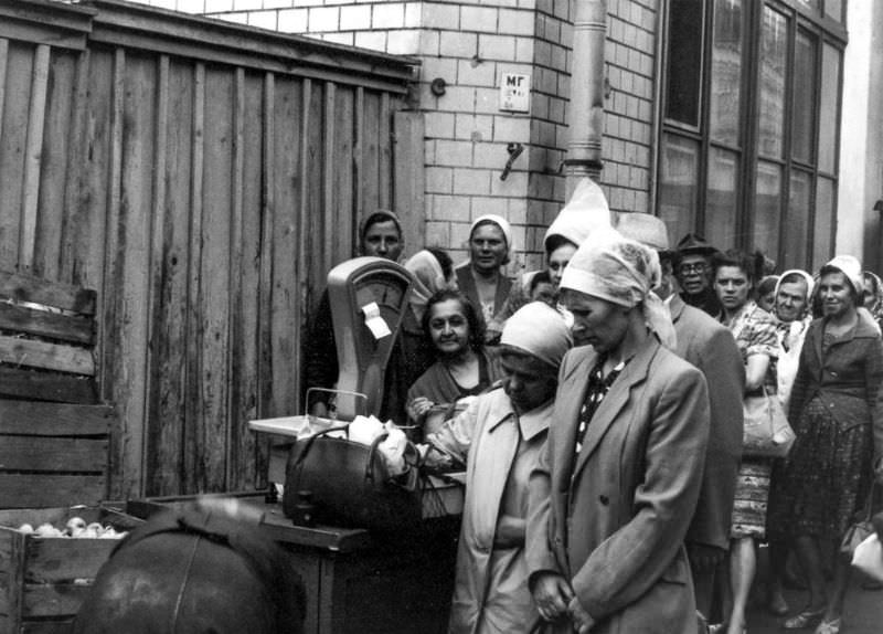 Stunning Vintage Photos of Life in Moscow in 1965