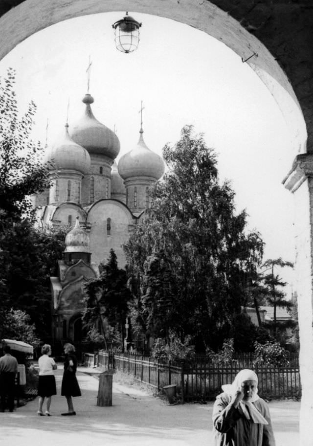 Stunning Vintage Photos of Life in Moscow in 1965