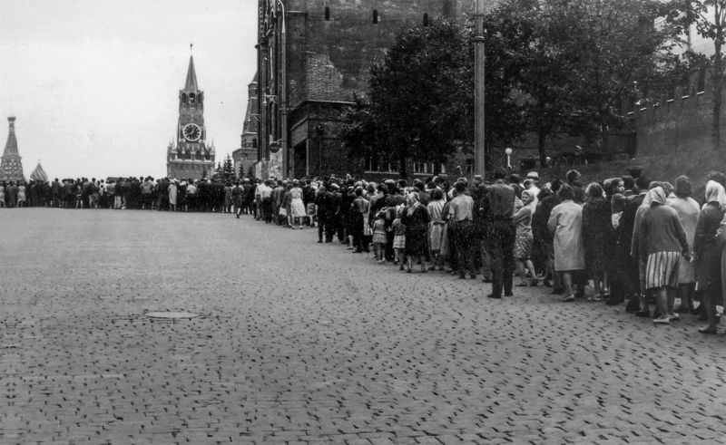 Stunning Vintage Photos of Life in Moscow in 1965
