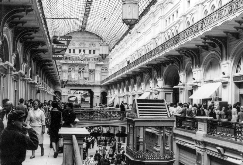 Stunning Vintage Photos of Life in Moscow in 1965