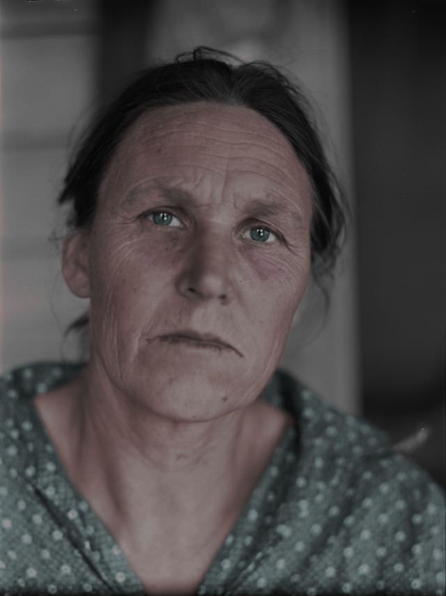 Tenant farmer's wife near Penfield, Greene County, Georgia, June 1941