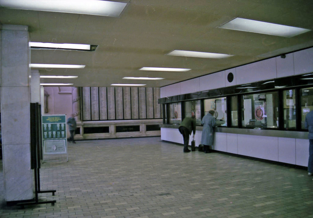 Liverpool Street BR Station ticket office, 1987