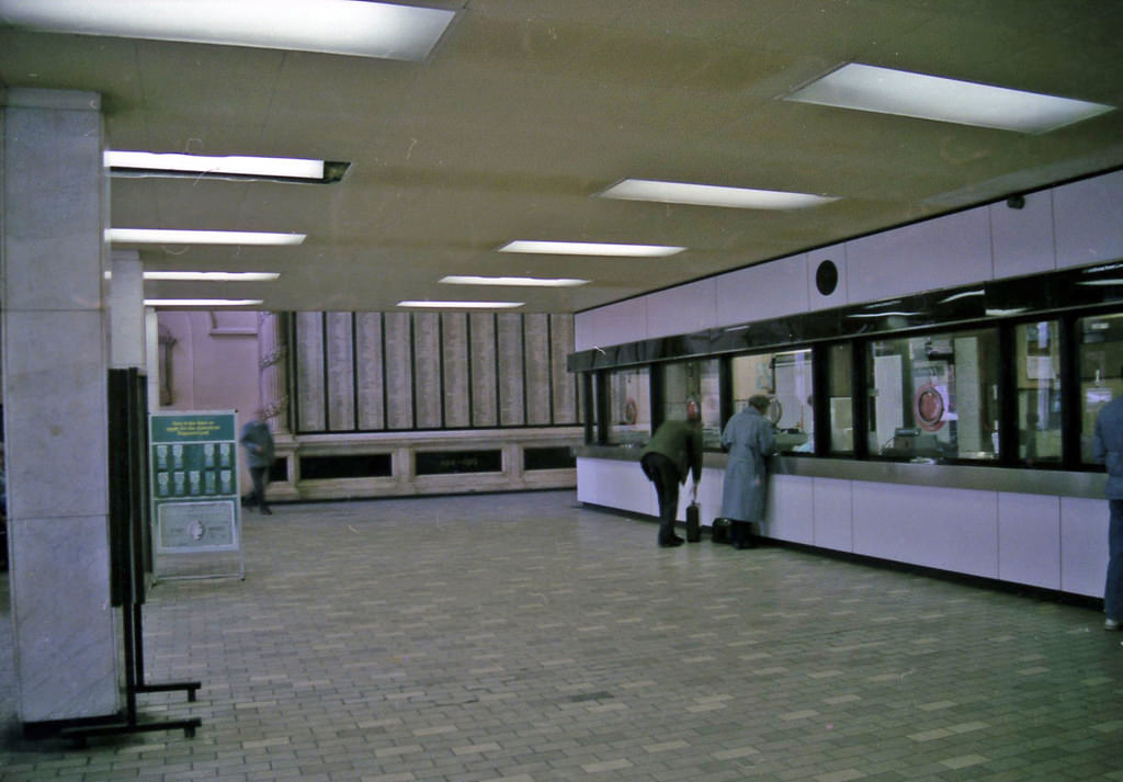 Liverpool Street BR Station ticket office, 1987