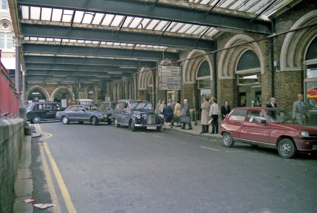 Liverpool Street Station taxi ramp, 1987