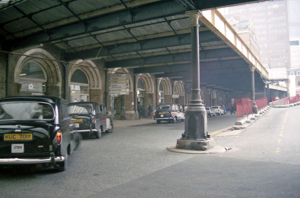Liverpool St Station taxi ramp, 1987