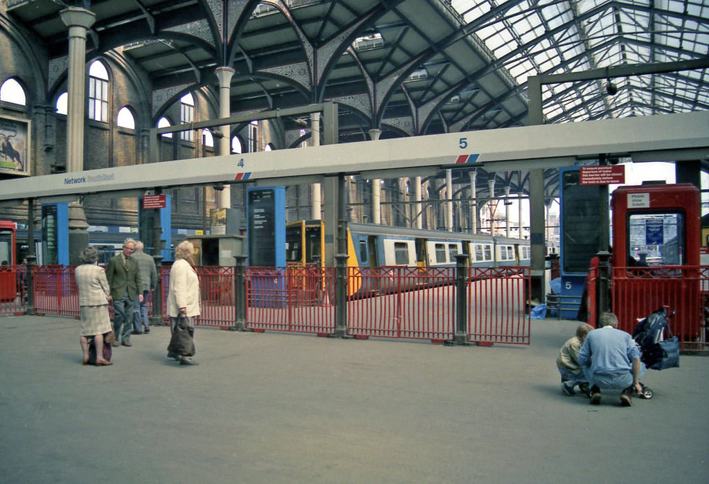 Liverpool St station.Friday, 29 May 1987 Morning
