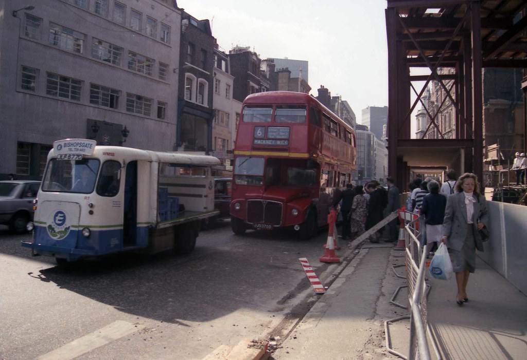 RM buses in Bishopsgate, 17 Sept, 1987
