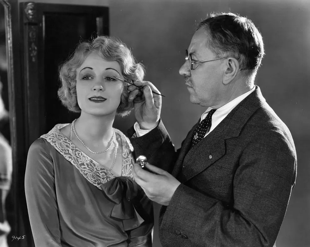 Factor applies eyeshadow to actress Josephine Dunn. 1930.