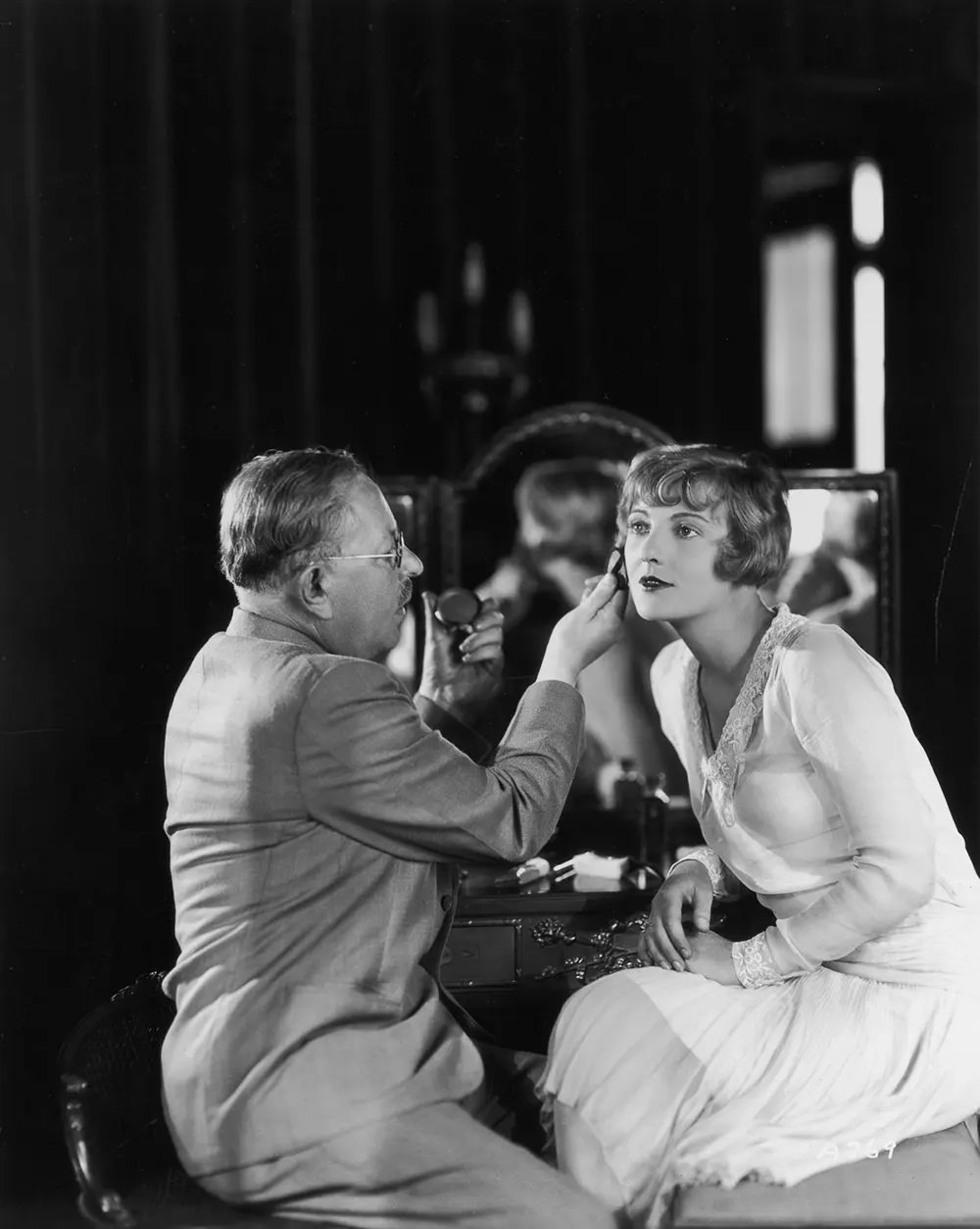 Factor applies makeup to actress Dorothy Mackail. 1930.