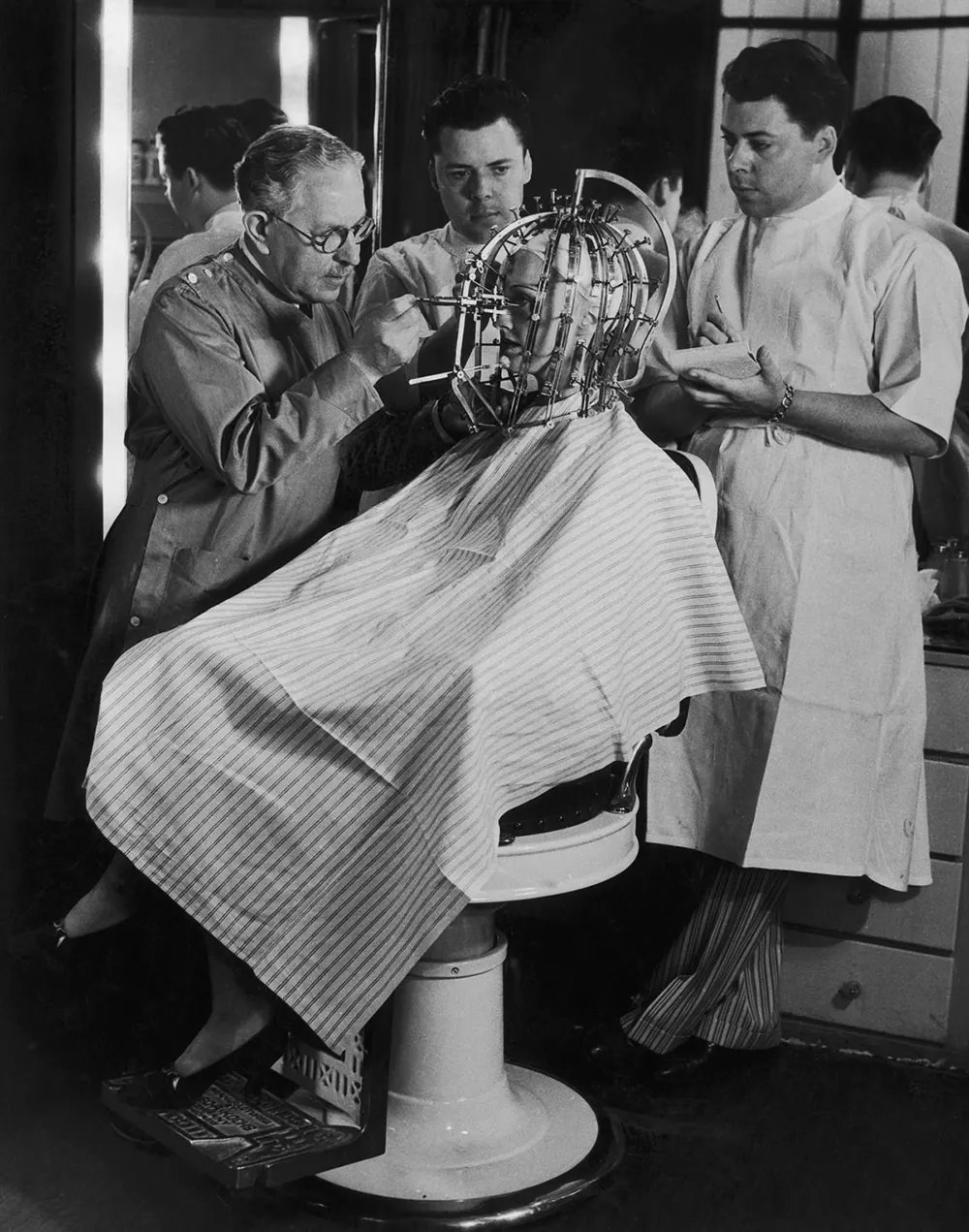 Beauty Calibrator: A Bizarre Beauty-Measuring device to Analyse and correct Facial Flaws from the 1930s