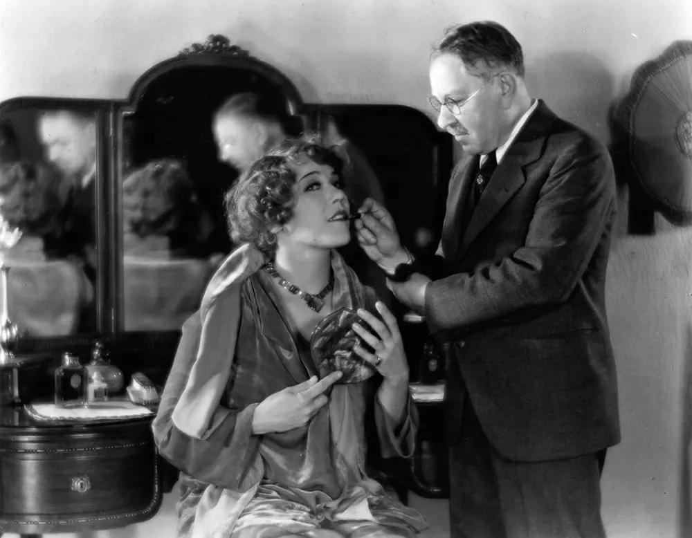Factor applies lipstick to Hollywood star Louise Fazenda. 1924.