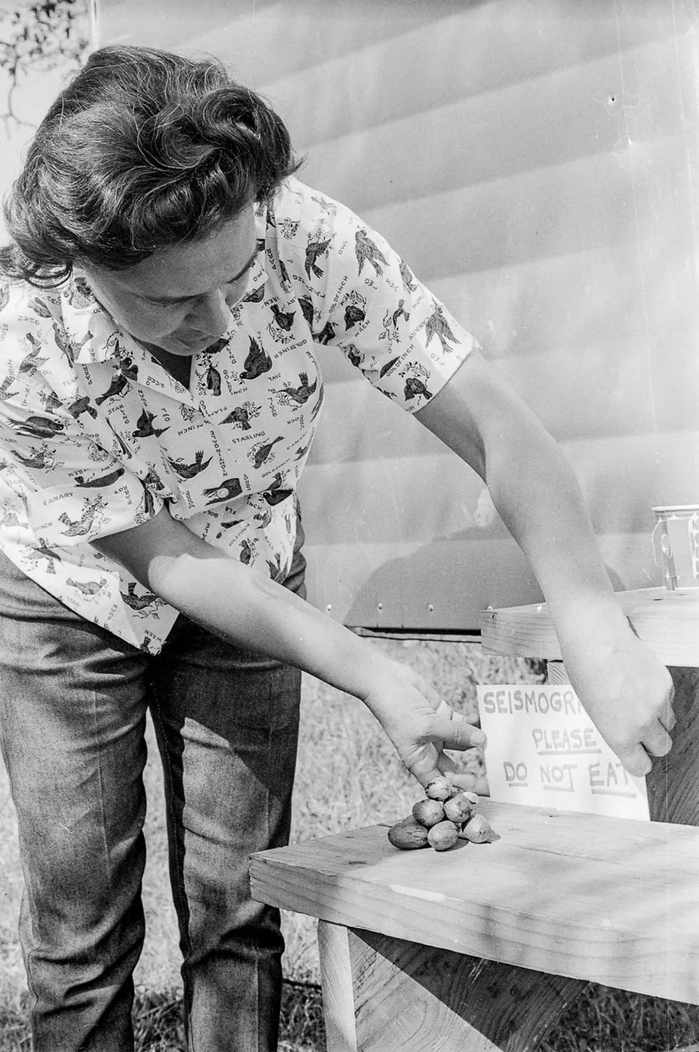 A resident constructs a homemade seismograph before the blast.