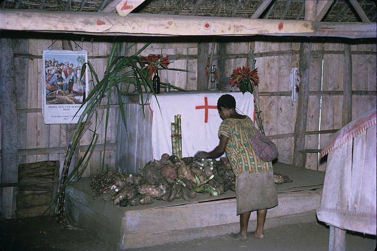 Fabulous Photos Show Life in Papua New Guinea in the 1970s