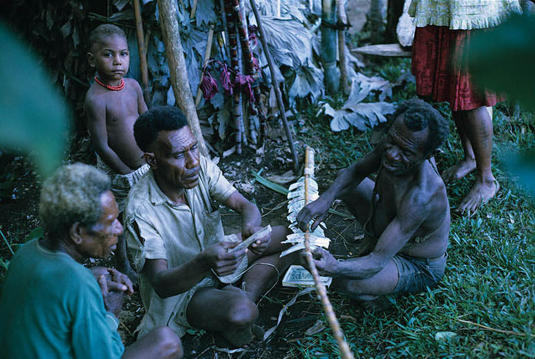 Fabulous Photos Show Life in Papua New Guinea in the 1970s