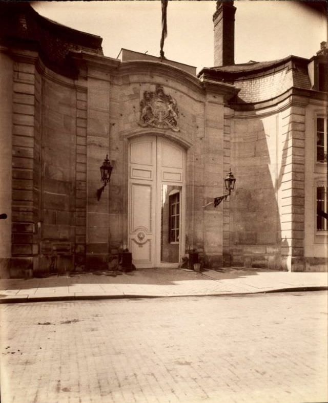 Hotel de Charost – Pauline Borghese – Ambassade d’Angleterre 39 Fbg. St. Honore, 1901.
