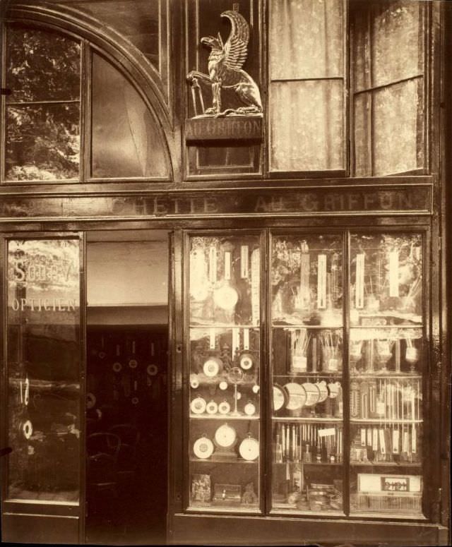Au Griffon – 39 quai de l’Horloge, 1902.