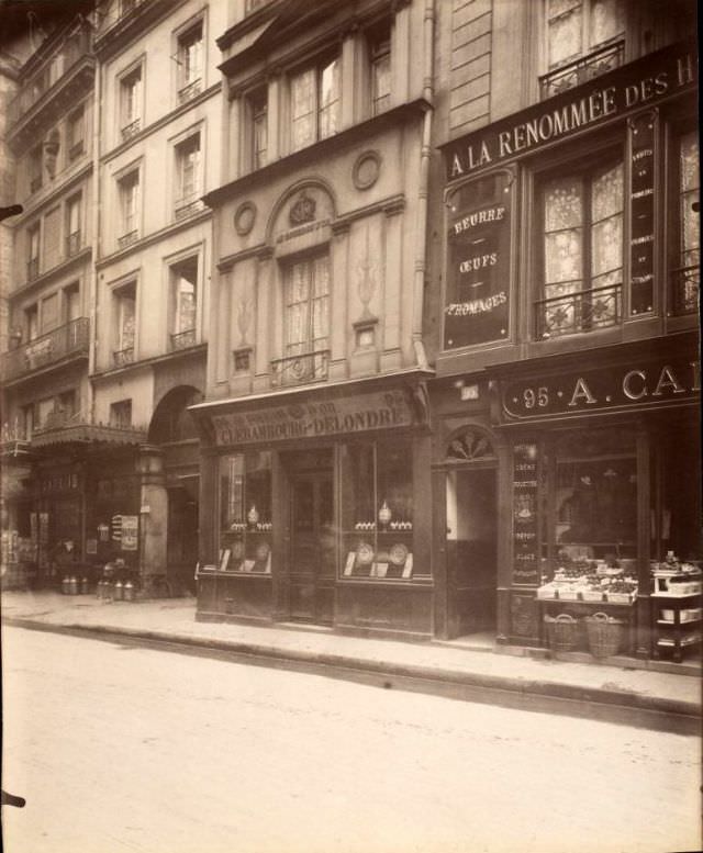 Au Bourdon d’or 93 Rue St. Honore, 1908.