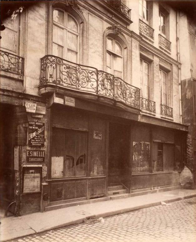 Hotel 5 Rue Grenier St. Lazare, 1908.