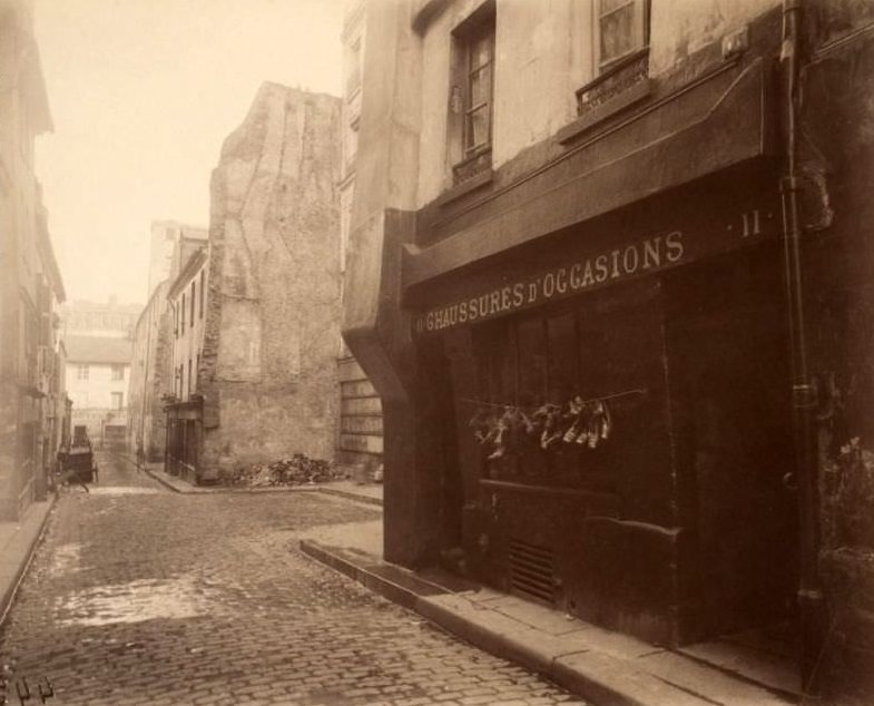 Un Coin Rue St. Medard au No. 11, 1909.
