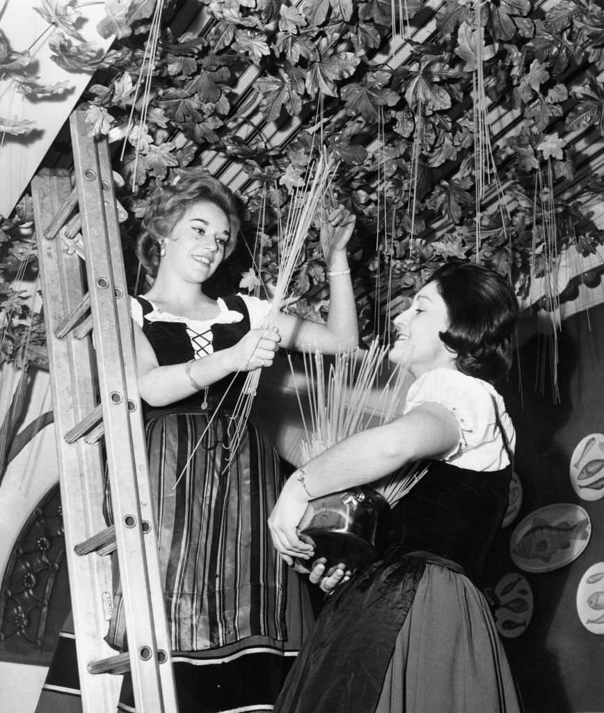 The harvesting of spaghetti from a 'vine' on the ceiling of Lo Spiedo, an Italian restaurant in central London, 22nd September 1961.